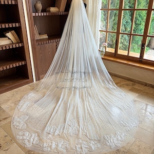 Pailletten Blume Brautschleier, Brautschleier mit floraler Spitze, Langer Schleier, Elegante Blume Schleier, One Tier Schleier mit Kamm, Boho Braut Schleier