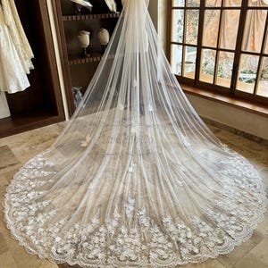 Vintage Bridal Wedding Veil, Floral Lace Cathedral Veil, Elegant Chapel Veil, Floral Veil, Lace Veil, Boho Veil, Ivory Tulle Veil with Comb