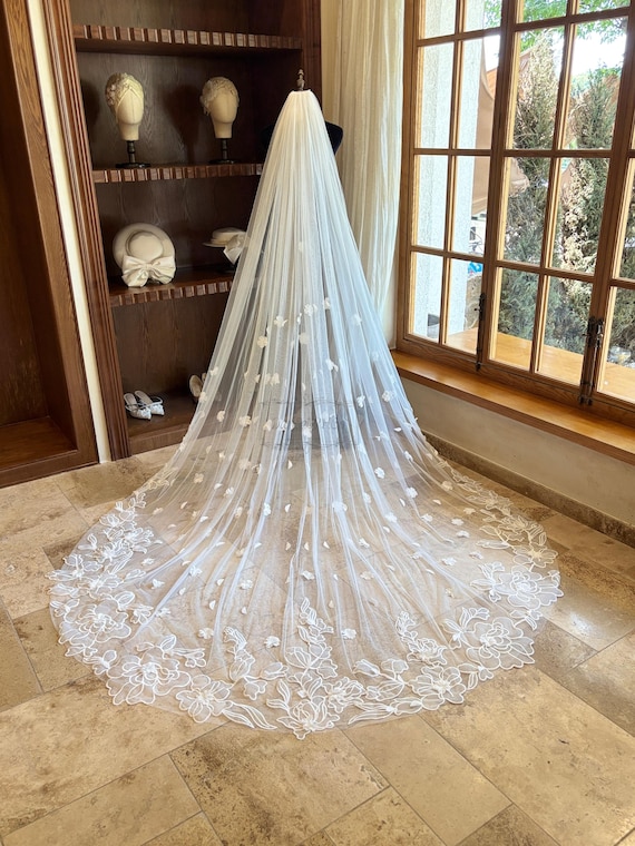 Vintage Boho Wedding Veil, 3D Flower Leaf Bridal Veil  display picture 1