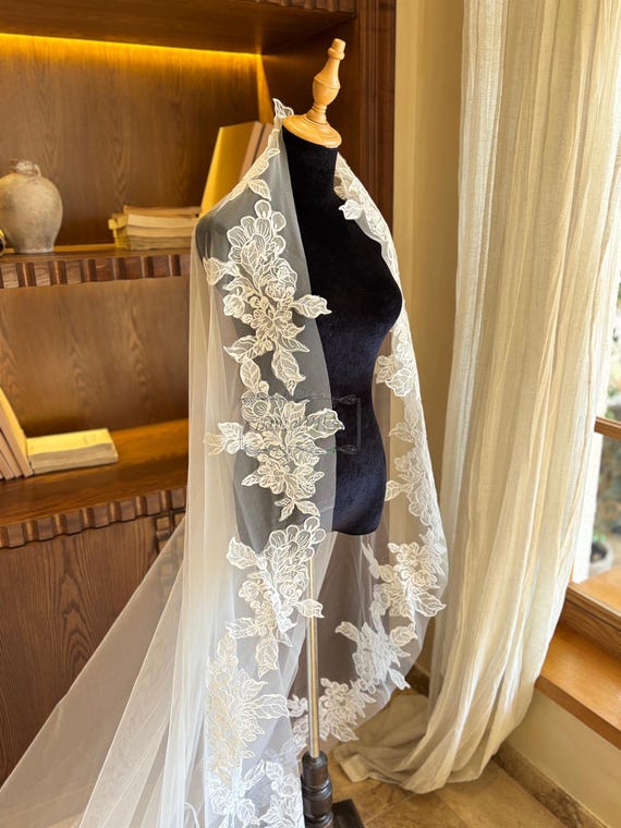 Sequined Lace Mantilla Veil With Comb, Elegant Cathedral  display picture 2