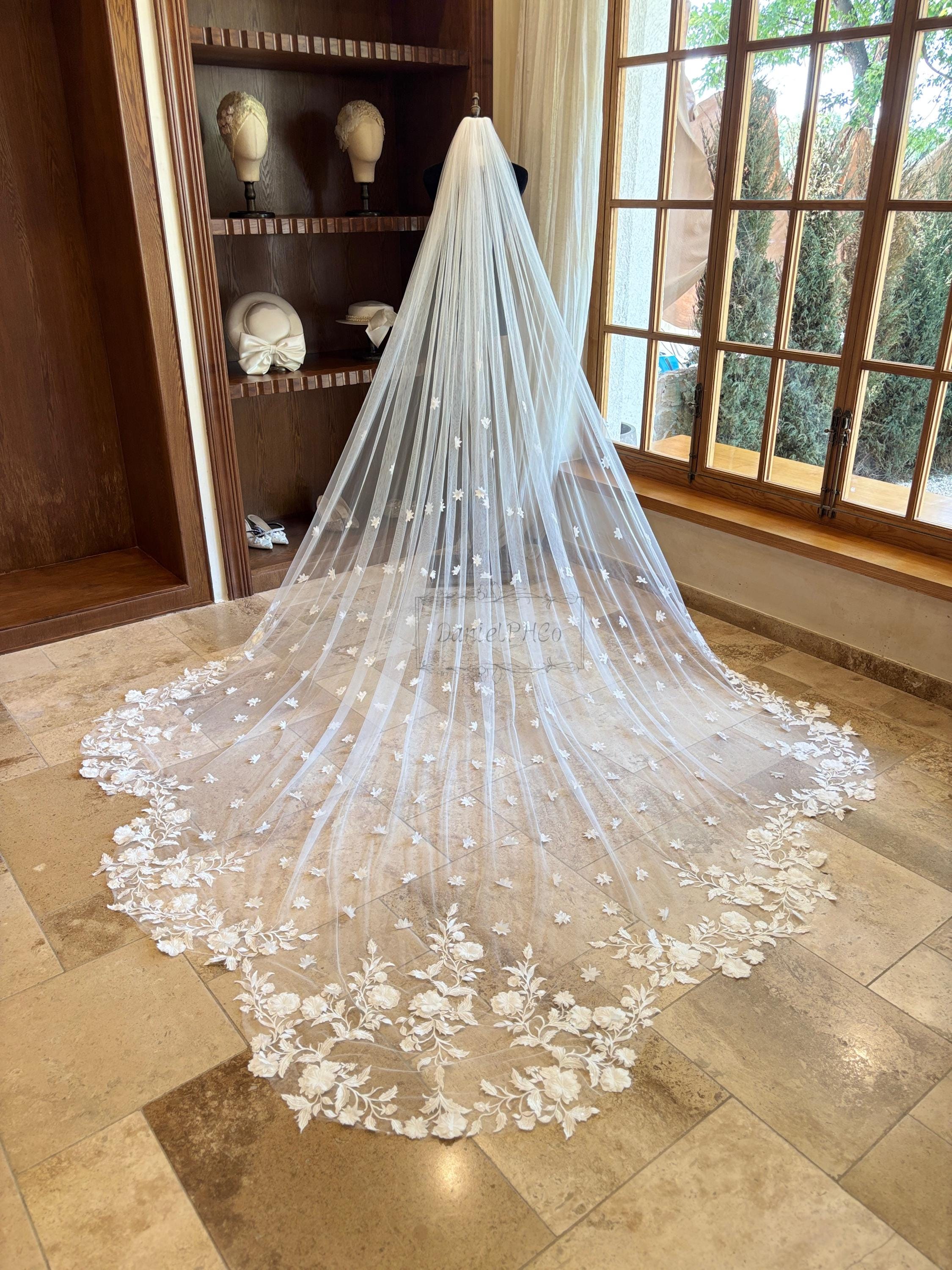 Floral Lace Irregular Hem Wedding Veil, Boho Lace Wedding  display picture 1