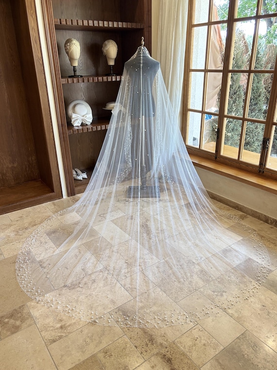 Sparkly Champagne Mantilla Wedding Veil With Comb, Elegant  display picture 1