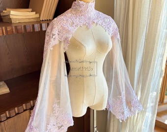 Paarse kant met lovertjes bruiloftbolero, romantisch jasje met bruidsmouwen, vintage bruidstopje met klokmouwen, kanten cover-up met lange mouwen