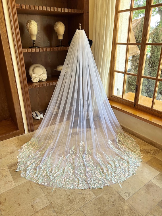 Colourful Lace Wedding Veil, Floral Bridal Chapel Veil, Leaf  display picture 1