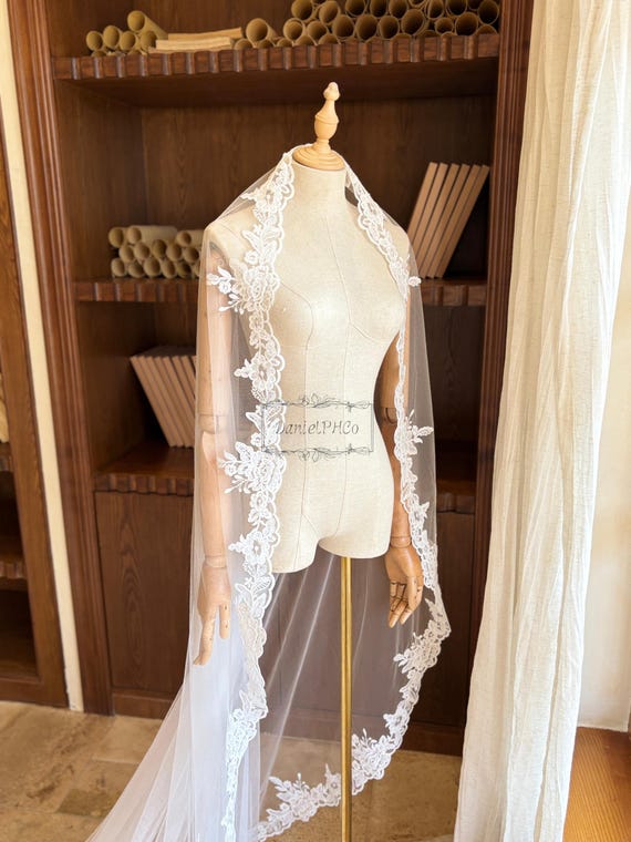 Elegant White Bridal Veil Lace Edge Cathedral Veil – Elegant Lace Trim Bridal Veil  main image 4