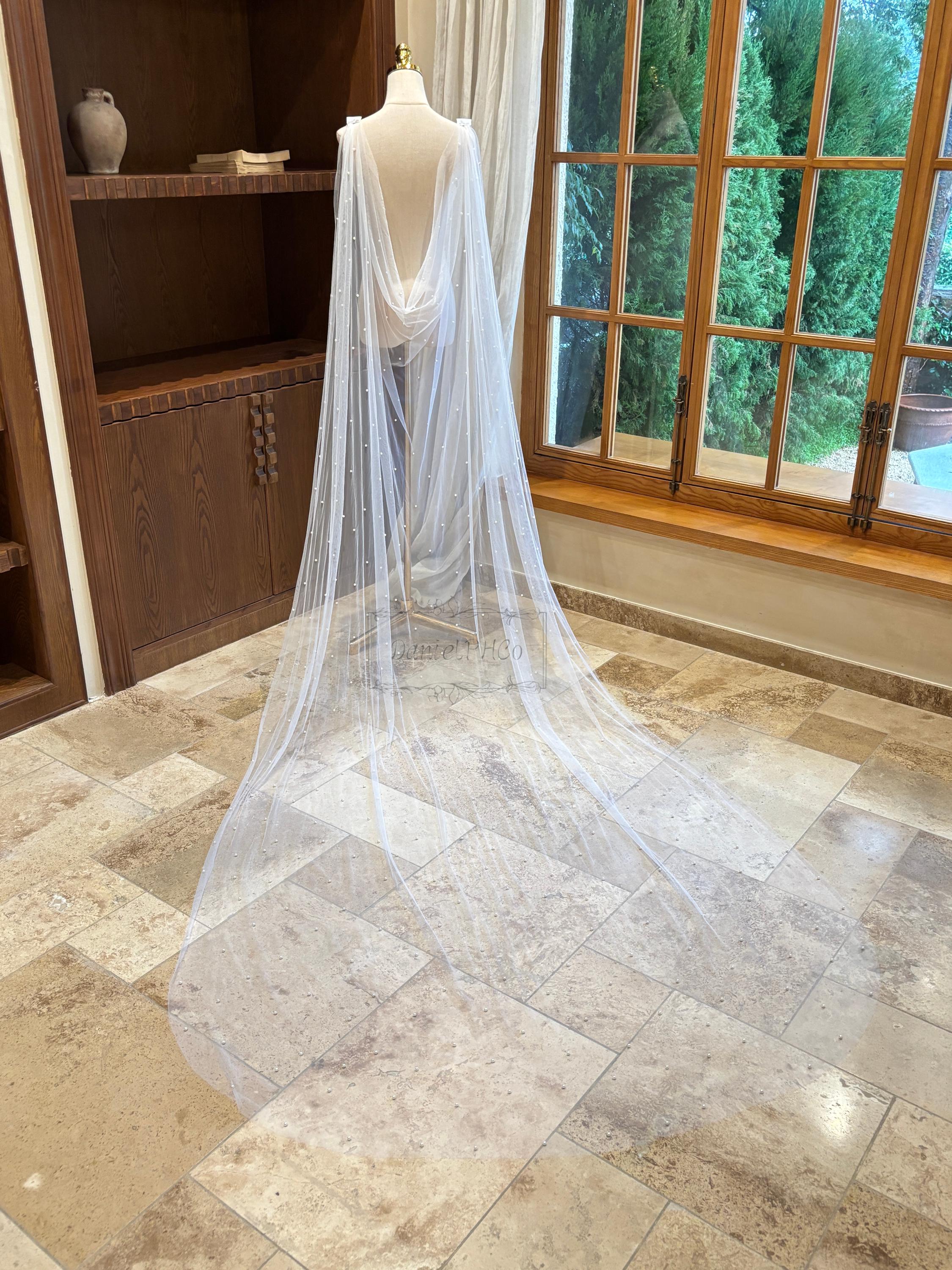 Elegant Pearl Cape Veil, Bride Wedding Cape, Pearl Shoulder Cape