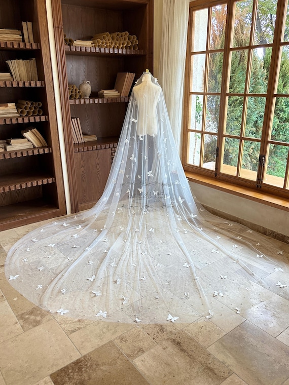 Romantic Butterfly Mantilla Wedding Veil With Comb, Elegant  display picture 1