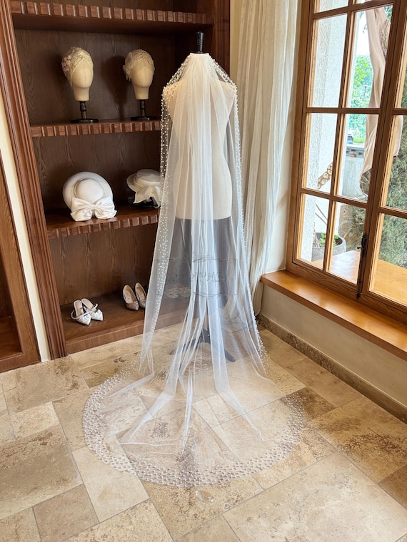 Elegant White Bridal Veil with Pearl Accents Vintage Chantilly Lace Bridal Veil, Elegant Pearl Tulle Lace  main image 4