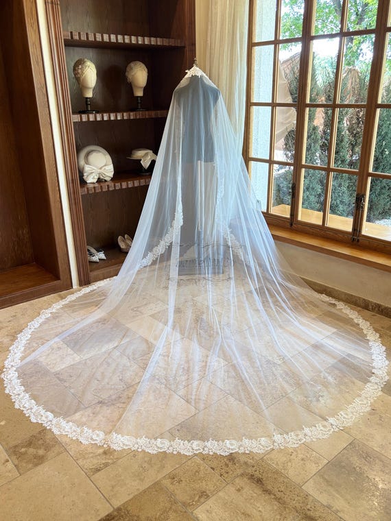 Boho Lace Mantilla Wedding Veil With Comb, Floral Lace Edge 