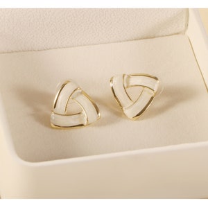 Boucles d'oreilles triangulaires en or 18 carats, boucles d'oreilles pour femme, bijoux minimalistes faits main, cadeau pour elle