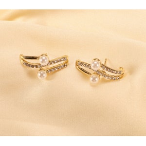 Minimalist Rhinestone Pearl Studs,18K Gold Pearl Earrings, Vintage Pearl Jewelry, Gift For Her