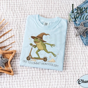 Mamma Groda Komfortfärger T-shirt, Off to Commit Mom Foolery T-shirt, Groda Scooter T-shirt, Rolig Mamma T-shirt, Graviditetsmeddelande T-shirt LS0843