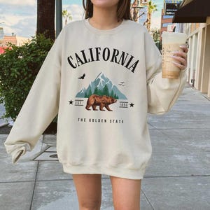 Sudadera de California, suéter de California, cuello redondo de oso, ropa de montaña, camisa del estado dorado de California, naturaleza de la costa oeste, vintage, campamento de Cali, caminata, regalo imagen 1