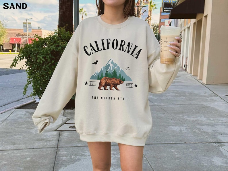 Sudadera de California, suéter de California, cuello redondo de oso, ropa de montaña, camisa del estado dorado de California, naturaleza de la costa oeste, vintage, campamento de Cali, caminata, regalo imagen 1