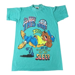 Vintage Joke T-Shirt, Small, I'd quit this job but it's the only place I can get any sleep, Cartoon Tee, SSI Tag