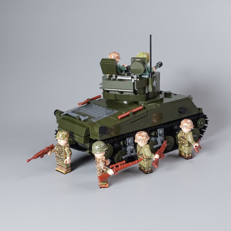 M4 Sherman Tank Building Set – 1682 Piece WW2 Military Model Kit, 1:28 Scale With Rolling Tracks & Turret