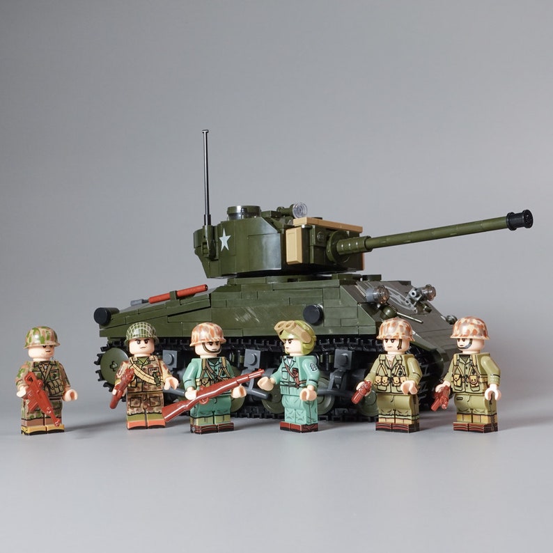 M4 Sherman Tank Building Set – 1682 Piece WW2 Military Model Kit, 1:28 Scale With Rolling Tracks & Turret