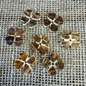 1 Four-Leaf Clover Shape Deer Antler Button - Handmade Unique and Natural Craft Supplies for Sewing, Knitting, and DIY Projects