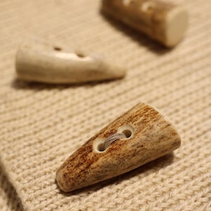 3 cm Echter Geweih Knopf - Handgefertigte Knöpfe im alten Stil, Mischung aus Hirsch- und Elchgeweihknöpfen zum Nähen, Stricken und für DIY-Projekte