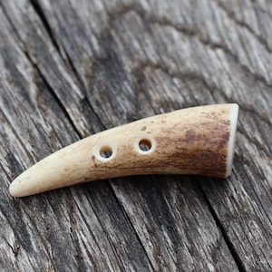 4 cm Echter Geweih Knopf, Löcher 2 mm - Im alten Stil handgefertigte Knöpfe, Mix aus Hirsch- & Elchgeweihknöpfen zum Nähen, Stricken, DIY-Projekte