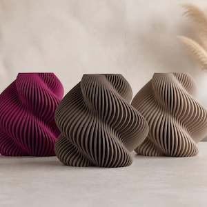 Sculpturale vaas voor droogbloemen, 3D-geprinte gedraaide geribbelde vaas Flux, modern Japandi interieur, 12 kleuren, plankdecoratie