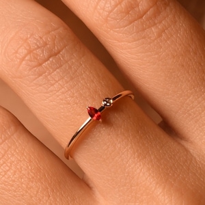 Delikatny pierścionek z rubinem naturalnym, 14k i 18k naturalny pierścionek z rubinem, pierścionek z prawdziwym rubinem markiza, pierścionek minimalistyczny