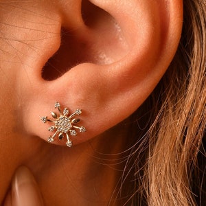 Solid Gold Snowflake Earrings, 18K Solid Gold Stud Earrings, Real Diamond 0.32 Ct Earrings, Diamond Stud Earrings, Christmas Gifts
