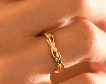 Diamond Leaf Ring, Vintage Leaf Natural Diamond Engagement Ring,  Leaf Solid Gold Wedding Ring in 18K, Diamond Wedding Bands With Leaf Motif