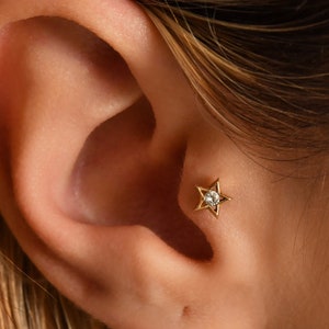Brincos Tragus 14K, brinco de cartilagem com parte traseira plana, brincos Diamond Star Tragus, piercing Star Helix, brinco Estrela Celestial, Labret 16g