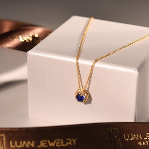 Colar de safira com diamante 18K para mulheres | Colar de diamante Halo | Colar de ouro maciço 18k | Pingente de safira redondo | Colar de presente de Natal