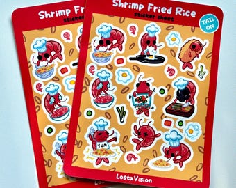 Op de afbeelding: Een stickerblad met een cartoon-garnaalchef die gebakken rijst maakt. Het blad bevat 10 stickers met verschillende scènes van de garnaalchef tijdens het koken, waaronder het toevoegen van ingrediënten, het roeren van de rijst en het serveren van het afgewerkte gerecht. Het blad heeft de titel "Shrimp Fried Rice" en heeft de woorden "sticker sheet" en "tail on" erop gedrukt.