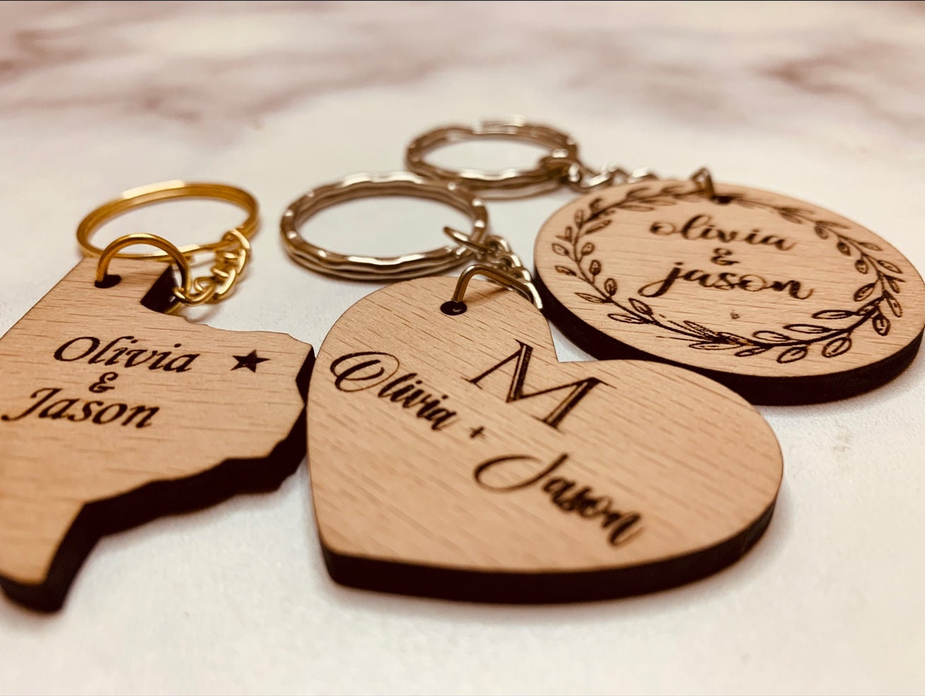 Personalized Engraved White Wooden Wedding Favor Key Chain Round / 50 Pieces