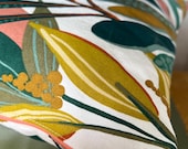 SASOU Dekokissen | Tropisches Dekokissen mit Blätterprint in Grün, Mint & Petrol | Handgemacht, Baumwolle | Natürlich | vegan