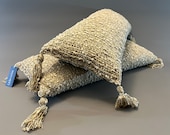 PARIYA Häkelkissen | Dekokissen in Beige & Creme mit Quasten im Boho-Stil | handgefertigt | vegan