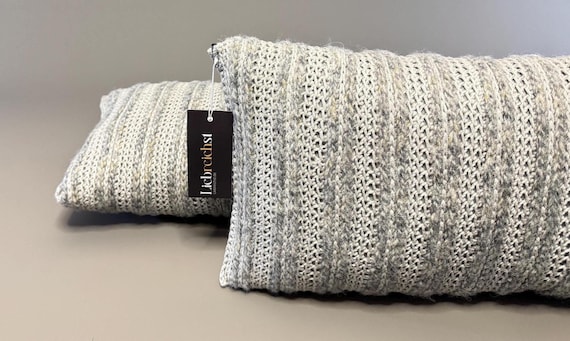 TIA Häkelkissen | Handgemachtes Unikat aus Woll- und Baumwollgarn | Zierkissen in Grau | Strick-Look | Boho Deko