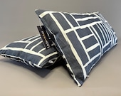 JOELLE Dekokissen | Modernes Kissen mit abstraktem Druck in Schwarz & Elfenbein | Halbpanama | Handgemacht | Leinenoptik zeitlos | Unikat