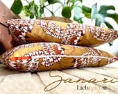 SANARI Dekokissen | Handgemachtes Zierkissen mit floralem Design in warmem Senf, Rostrot, Braun & Creme | Baumwolle