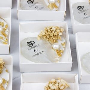 Bomboniera magnetica personalizzata, magnete in resina epossidica, regalo di fidanzamento, bomboniere per addio al nubilato, magnete con fiori secchi per gli ospiti, magnete per matrimonio, regali di nozze