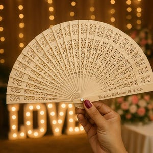 30 abanicos de sándalo grabados a medida para bodas, abanicos de boda personalizados, regalos de boda personalizados, abanicos para invitados, abanicos de fiesta