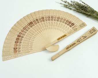 Handgefertigte personalisierte Sandelholz Hochzeitsfächer, personalisierte Hochzeitsfächer, kundenspezifische Hochzeitsbevorzugungen, Fächer für Gäste, Massenhochzeitsfächer