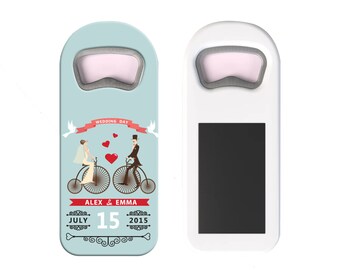 Engraved Wedding Favor: Customizable magnetic cap opener. Perfect for guests with personalized details.
