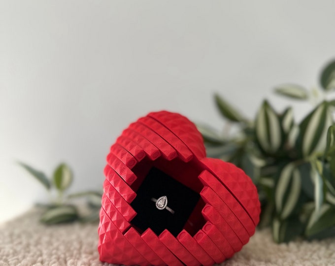 3D printed ring holder in the shape of a heart - the perfect gift for Valentine's Day!