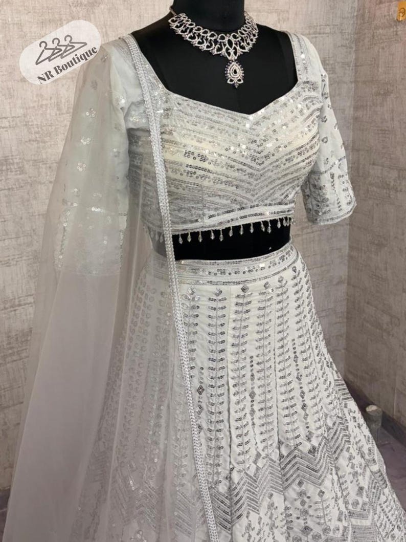 Lehenga Choli ricamato in Art Silk da donna, abito etnico