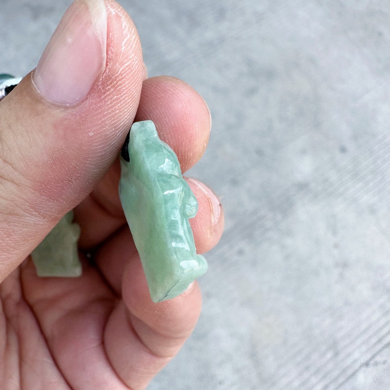 Natural A-grade jadeite, hand-carved lucky cat. Cute shape, light green. zdjęcie 9