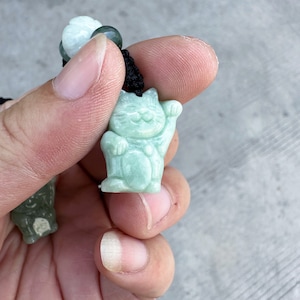 Natural A-grade jadeite, hand-carved lucky cat. Cute shape, light green. zdjęcie 2