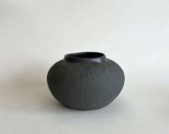 わびさびマットブラック花瓶 – ドライフラワーやテーブルセンター