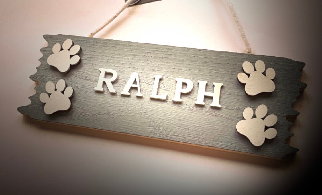 Personalised Wooden Name Plaque Kennel Dog Cat Pet Sign Gift White Grey