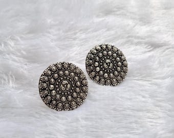 Pendientes florales de plata oxidada: joyería étnica con un toque especial