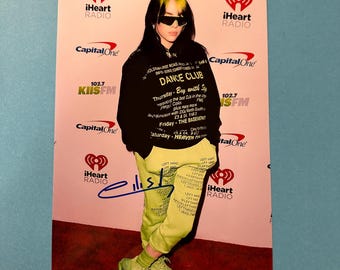 ビリー・アイリッシュの直筆サイン入りポスター - Etsy 日本