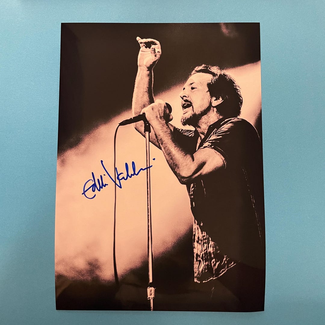 EDDIE VEDDER signed autographed photo on stage COA Hologram main image 1